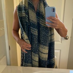 Beautiful Never Used HUGE Free People Shaw/Scarf